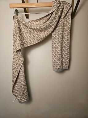 MK Logo Jacquard Knit Scarf in Tan and Cream